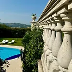 Living La Dolce With Pool